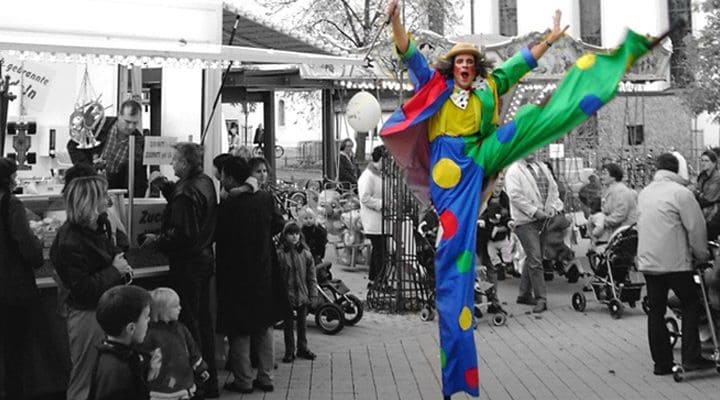 Stelzen Clown